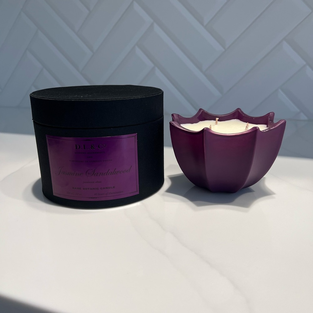 D.L. & Co. Jasmine Sandalwood Candle - Picture 2 of 3